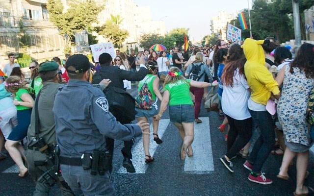 Новости 31.07.2015. Ультраортодокс напал с ножом на участников гей-парада в Иерусалиме